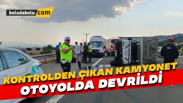 Kontrolden çıkan kamyonet otoyolda devrildi