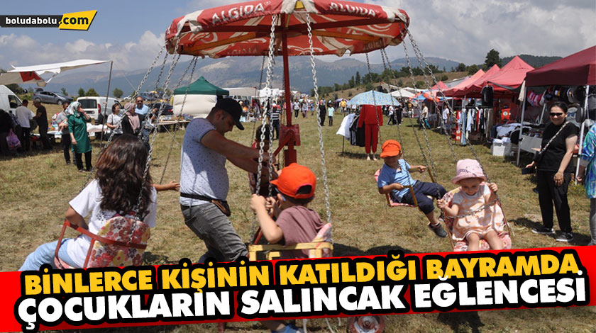 BİNLERCE KİŞİNİN KATILDIĞI BAYRAMDA ÇOCUKLARIN SALINCAK EĞLENCESİ BİNLERCE KİŞİNİN KATILDIĞI BAYRAMDA ÇOCUKLARIN SALINCAK EĞLENCESİ
