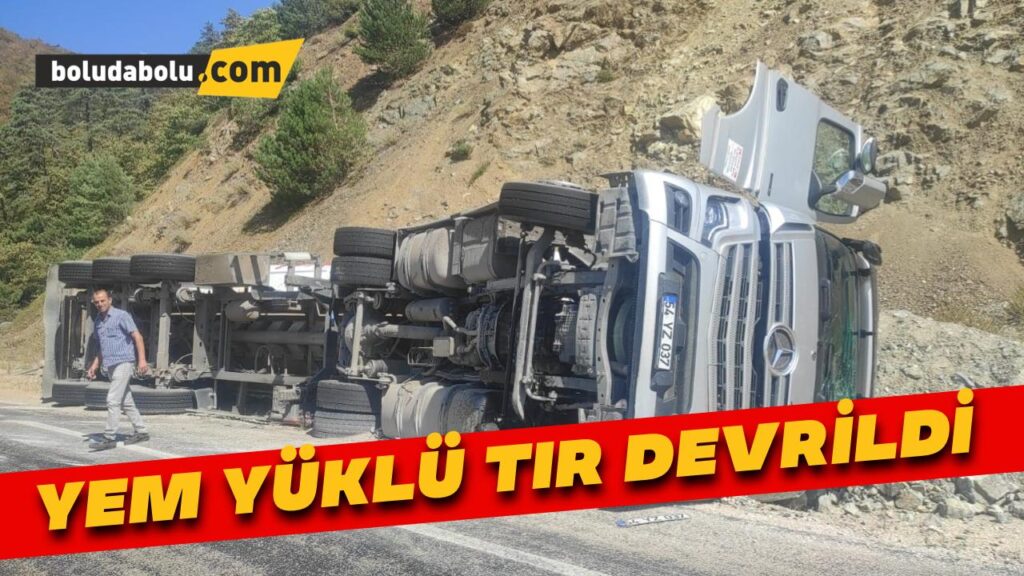 Yem yüklü tır devrildi Yem yüklü tır devrildi