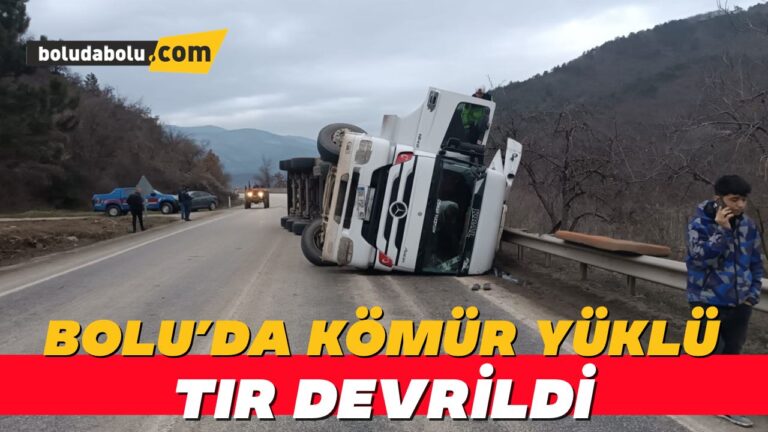 Bolu’da kömür yüklü tır devrildi